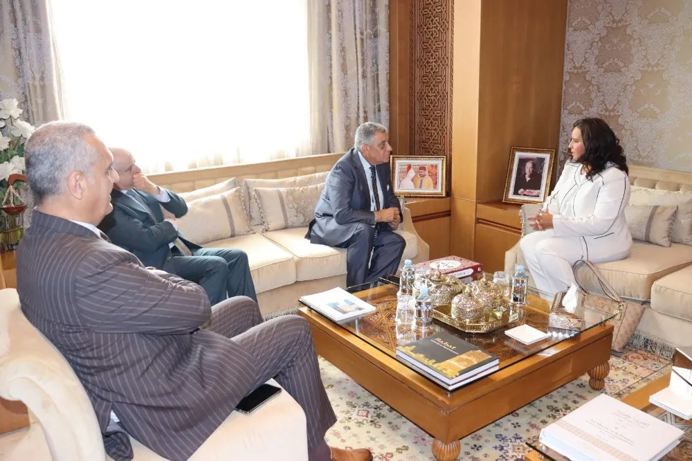 صورة طلبة من كلية الحقوق أكدال في زيارة للمحكمة