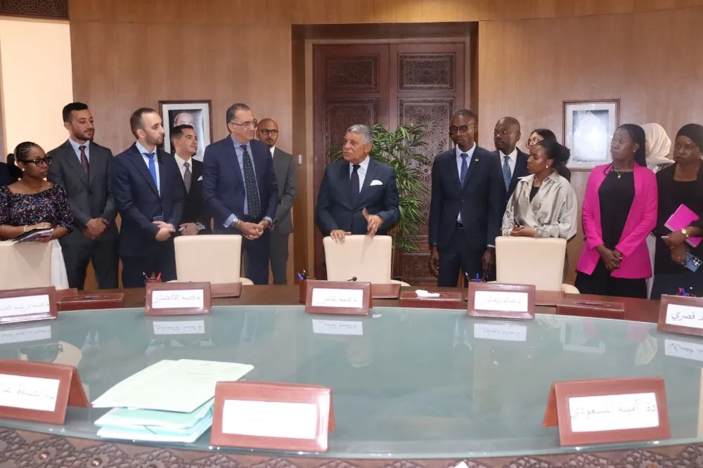 صورة أطر متمرنين من وزارة الشؤون الخارجية بالمحكمة الدستورية